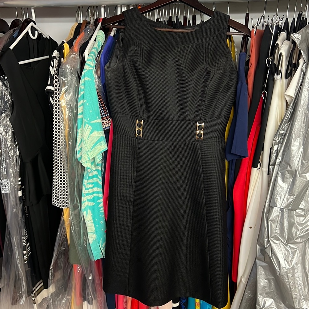 Tahari gorgeous business or evening dress with gold accents size 4